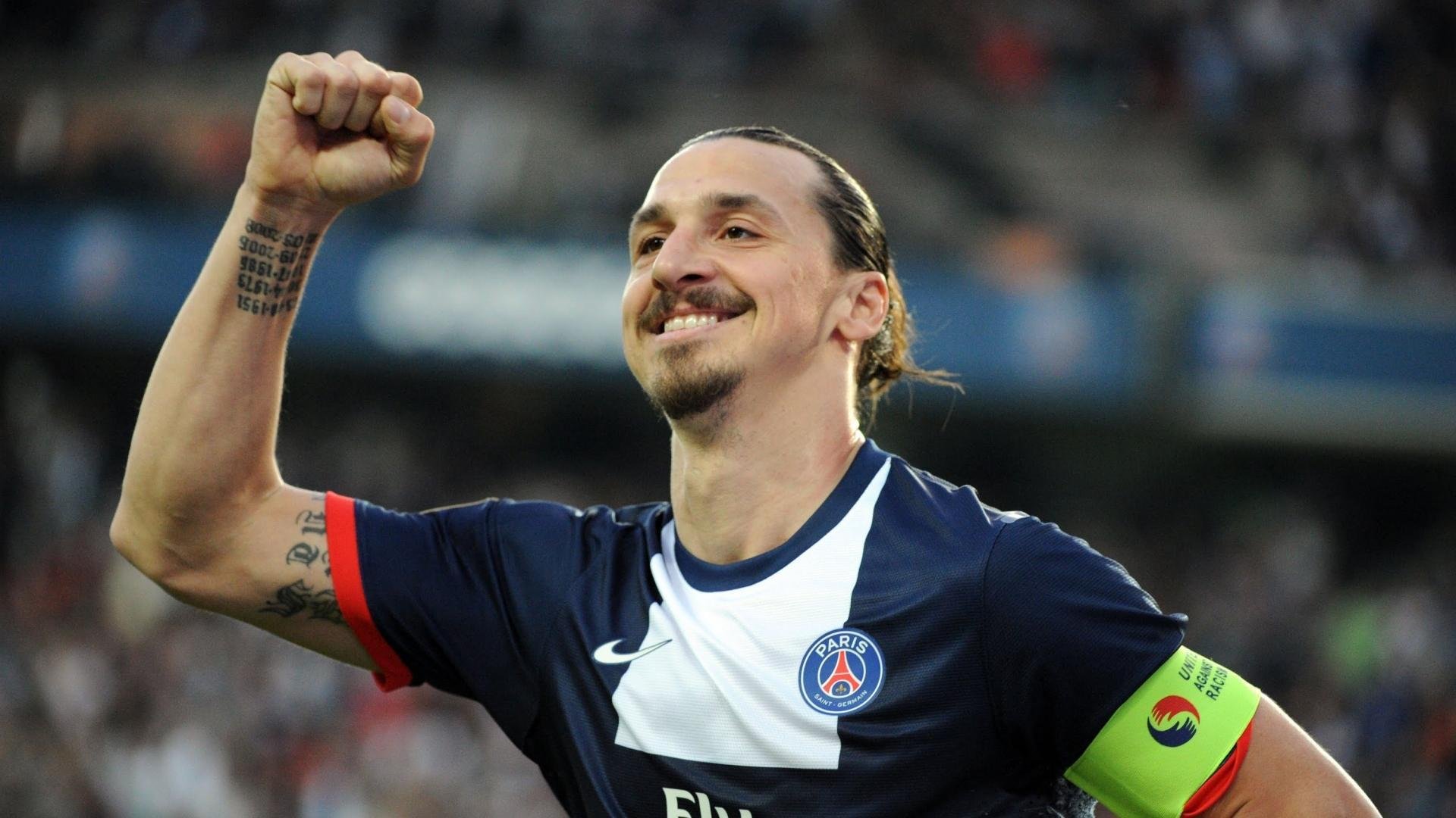 曼联在关键比赛中击败老对手，士气大增