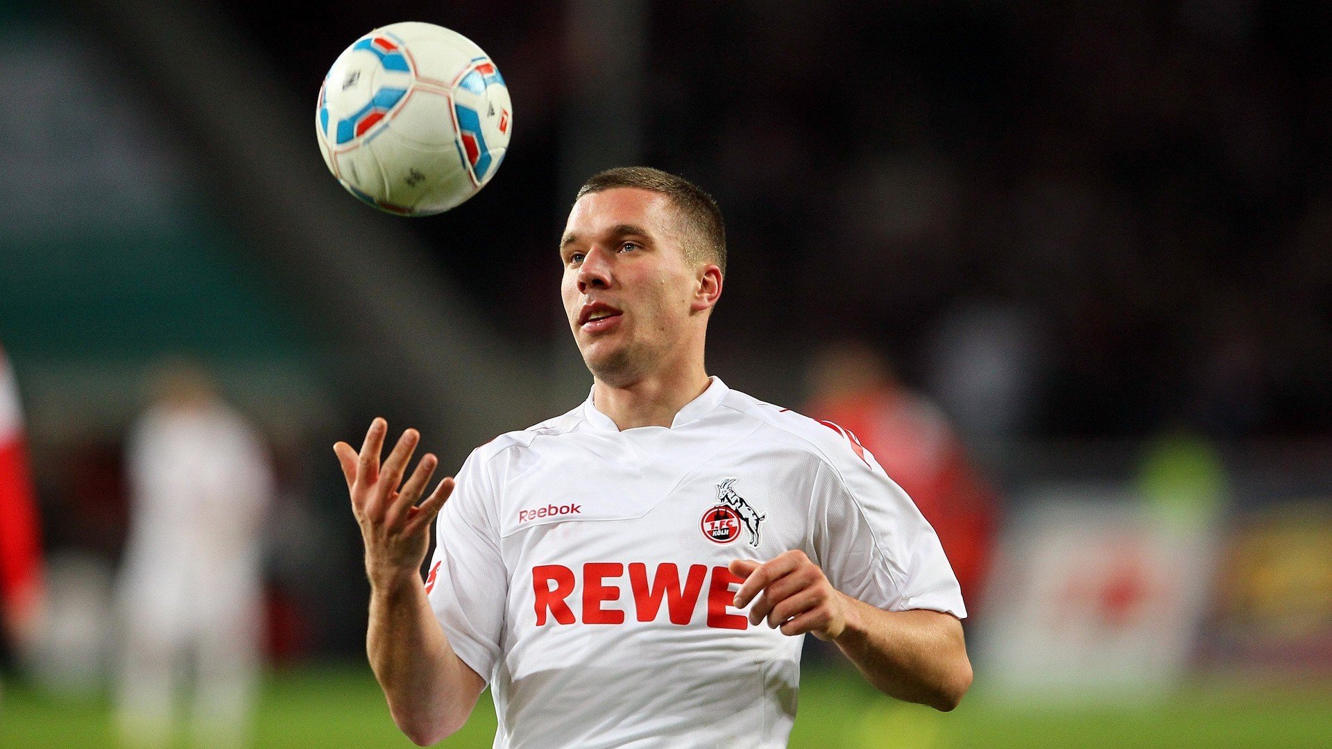 欧洲杯变阵奇兵：战术灵活，精彩不断！，70秒还原欧洲杯惊魂瞬间